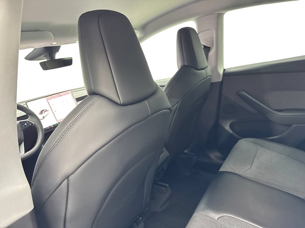 Used 2026 Tesla Model Y 2WD image 32