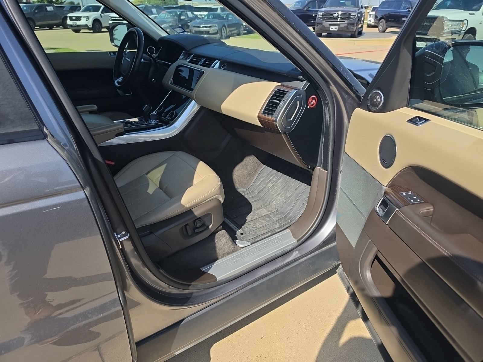 Used 2018 Land Rover Range Rover Sport HSE AWD/4WD image 11