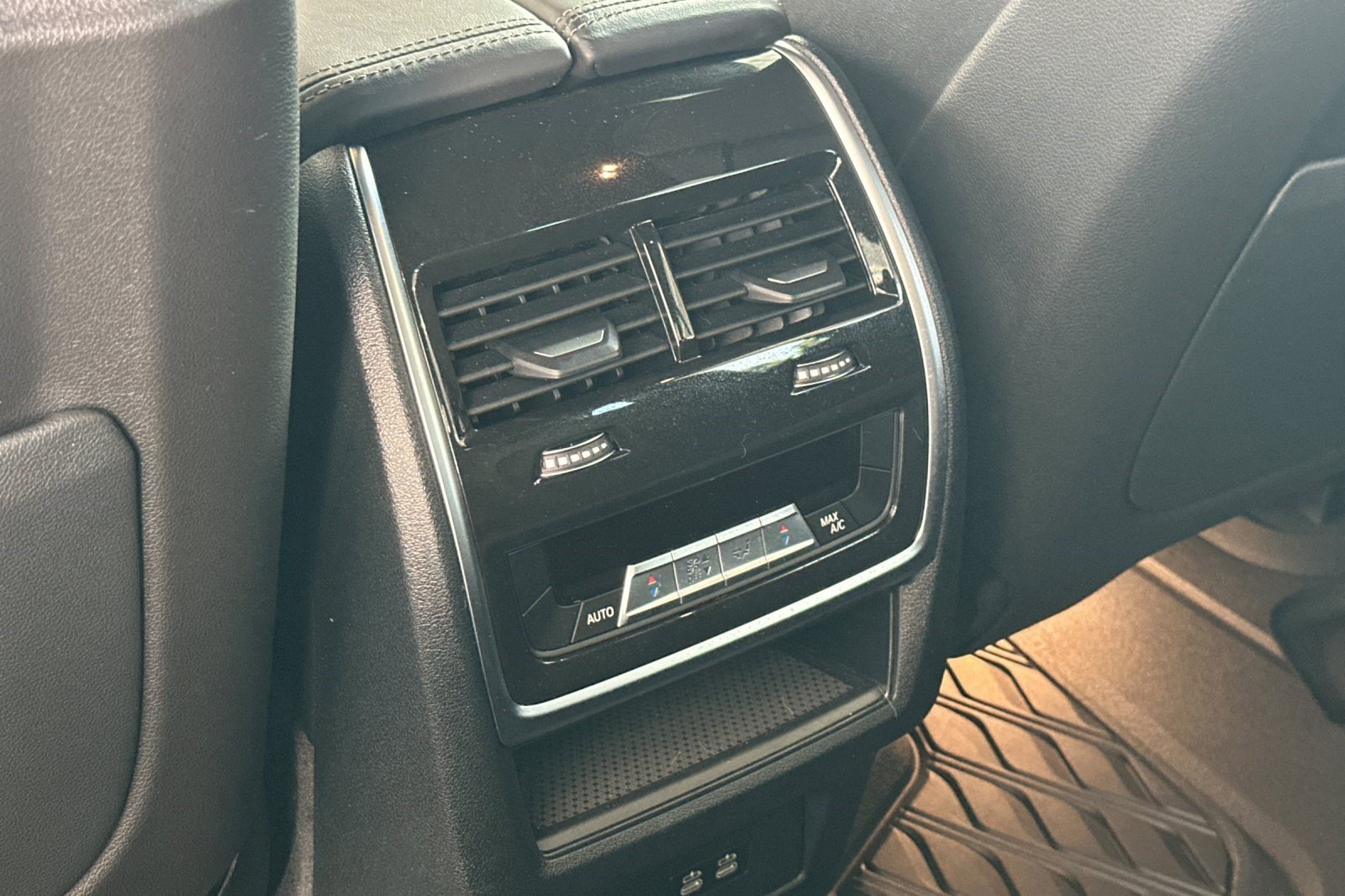 Certified 2024 BMW X7 M60i AWD/4WD image 16