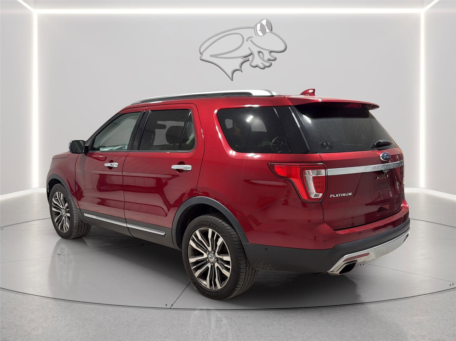 Used 2016 Ford Explorer Platinum AWD/4WD image 3