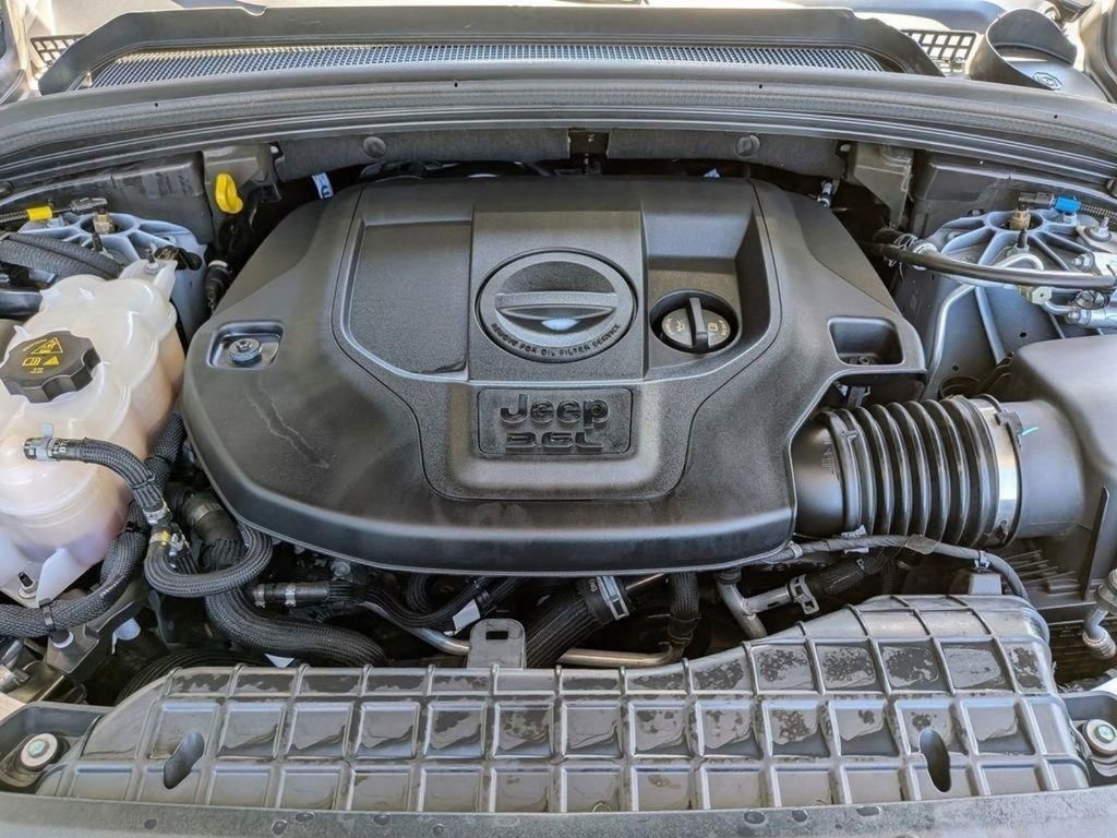 Used 2023 Jeep Grand Cherokee Overland w/ Luxury Tech Group IV AWD/4WD image 32