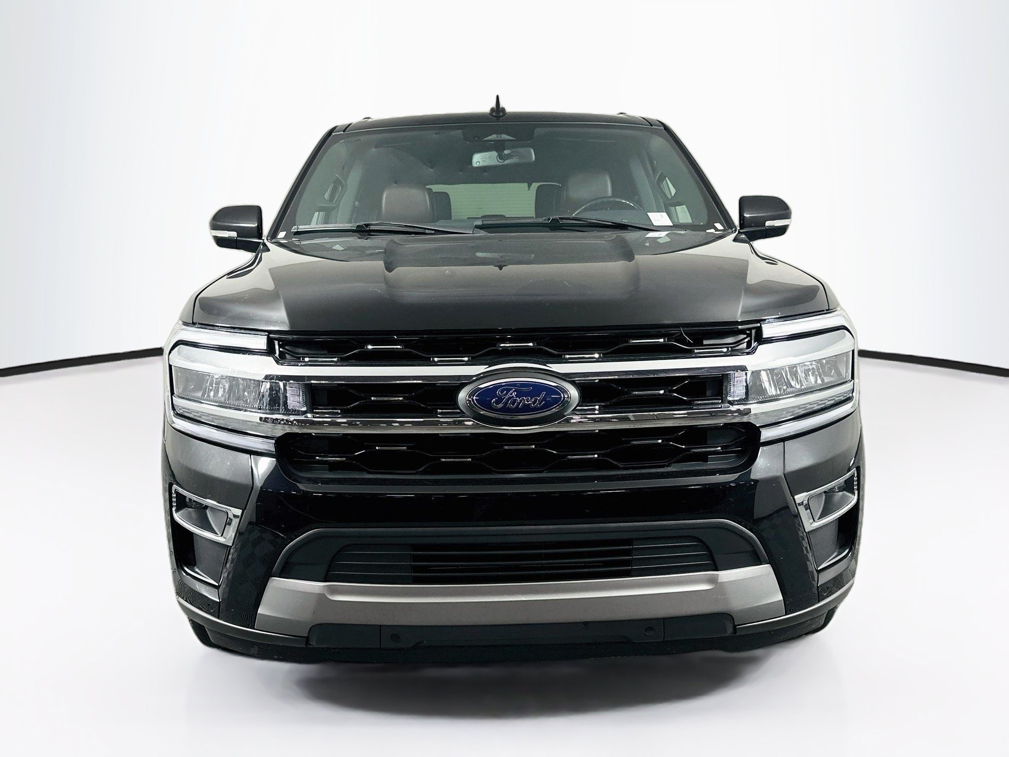 Used 2024 Ford Expedition Limited RWD image 2