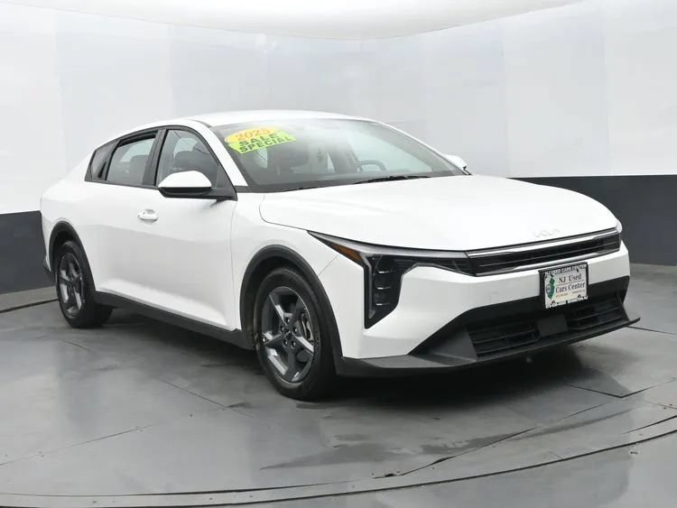 Used 2025 Kia K4 FWD image 2