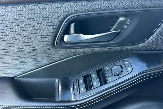 Used 2023 Nissan Rogue SV image 10