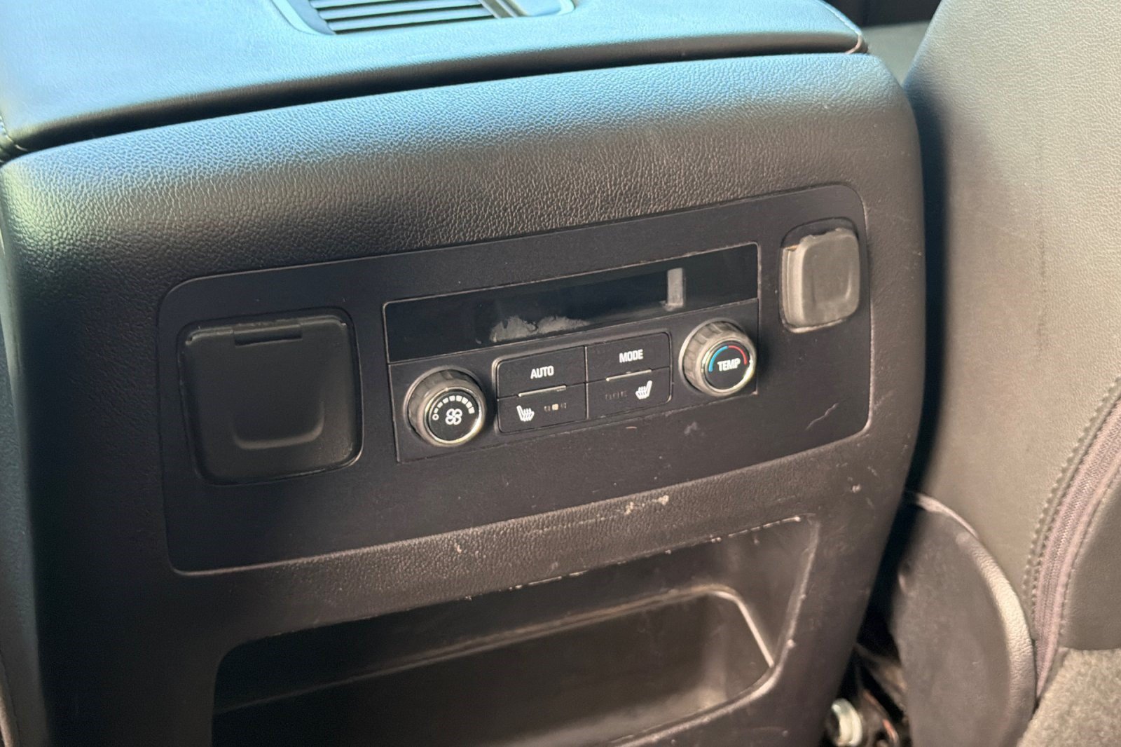 Used 2018 Chevrolet Tahoe Premier w/ RST Edition AWD/4WD image 16