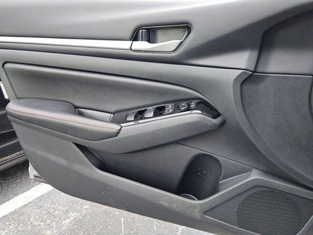 Used 2025 Nissan Altima 2.5 SR image 11