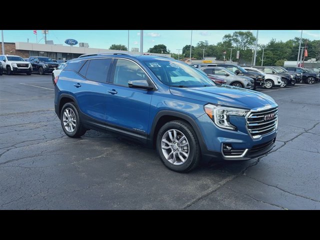 Certified 2024 GMC Terrain SLT w/ LPO, Floor Liner Package FWD image 2