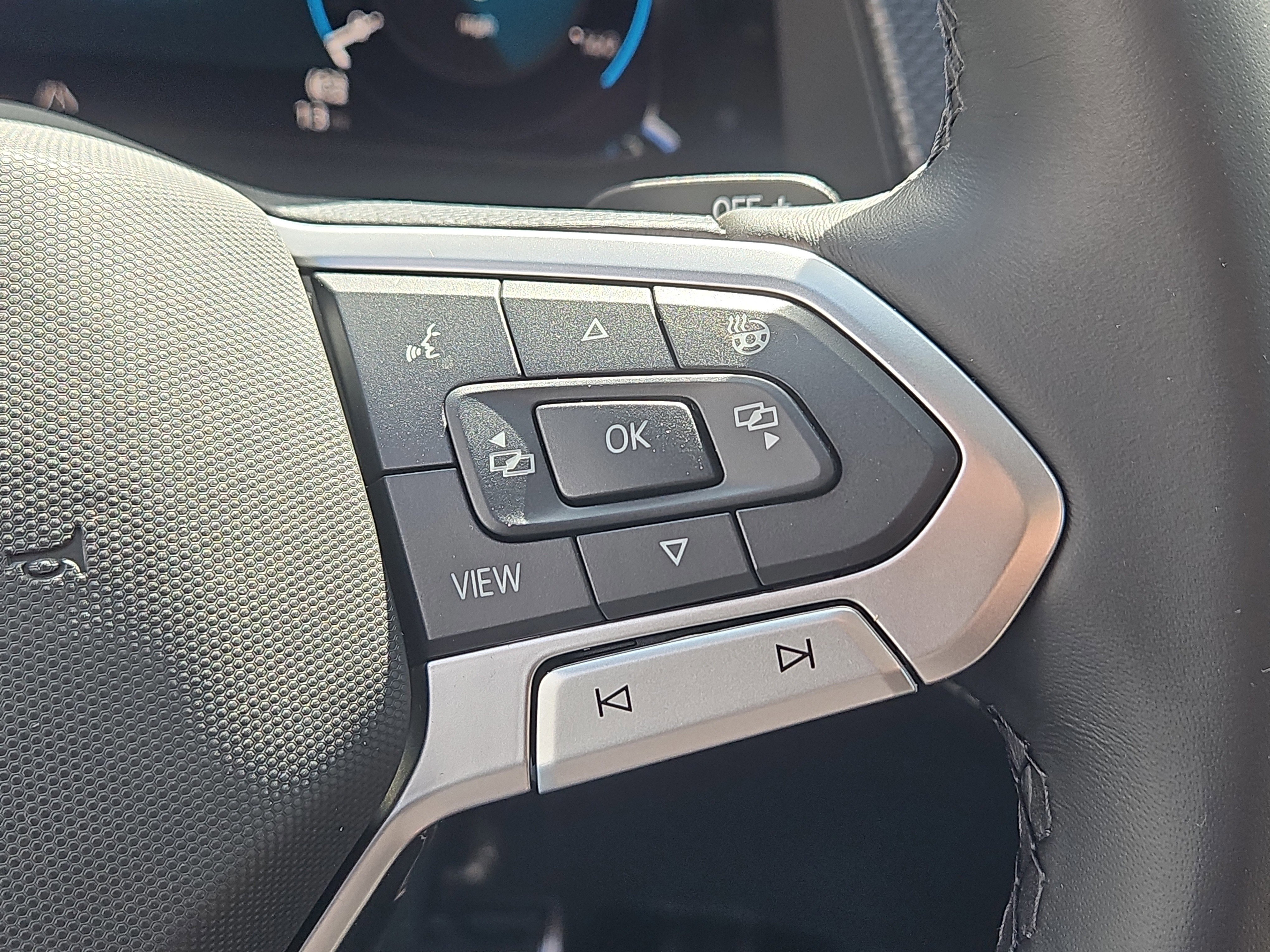 New 2026 Volkswagen Atlas Cross Sport SEL R-Line image 17