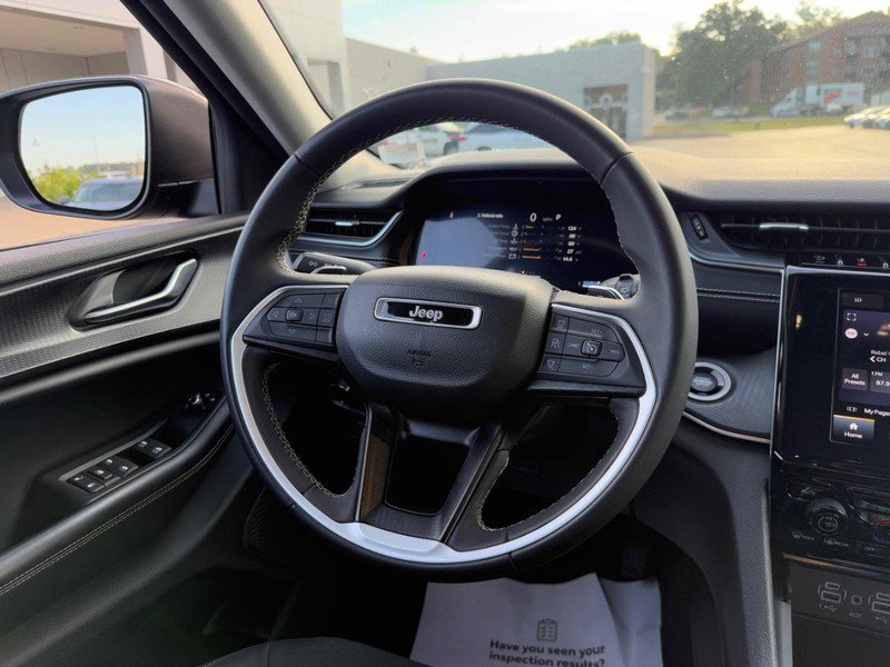 Used 2023 Jeep Grand Cherokee L Laredo image 13