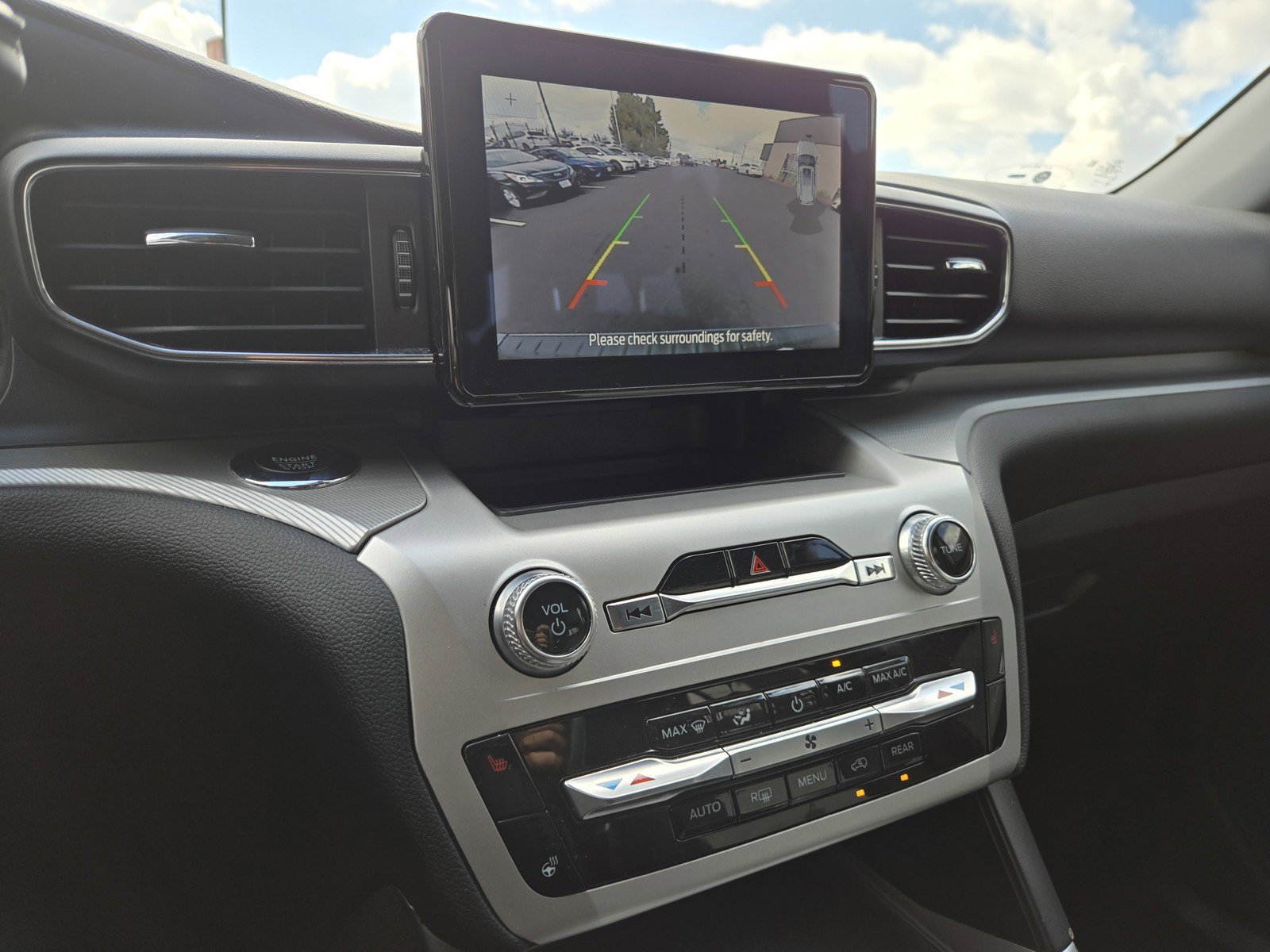 Used 2022 Ford Explorer XLT w/ Equipment Group 202A image 21