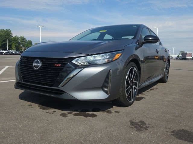 Used 2024 Nissan Sentra SR FWD image 2