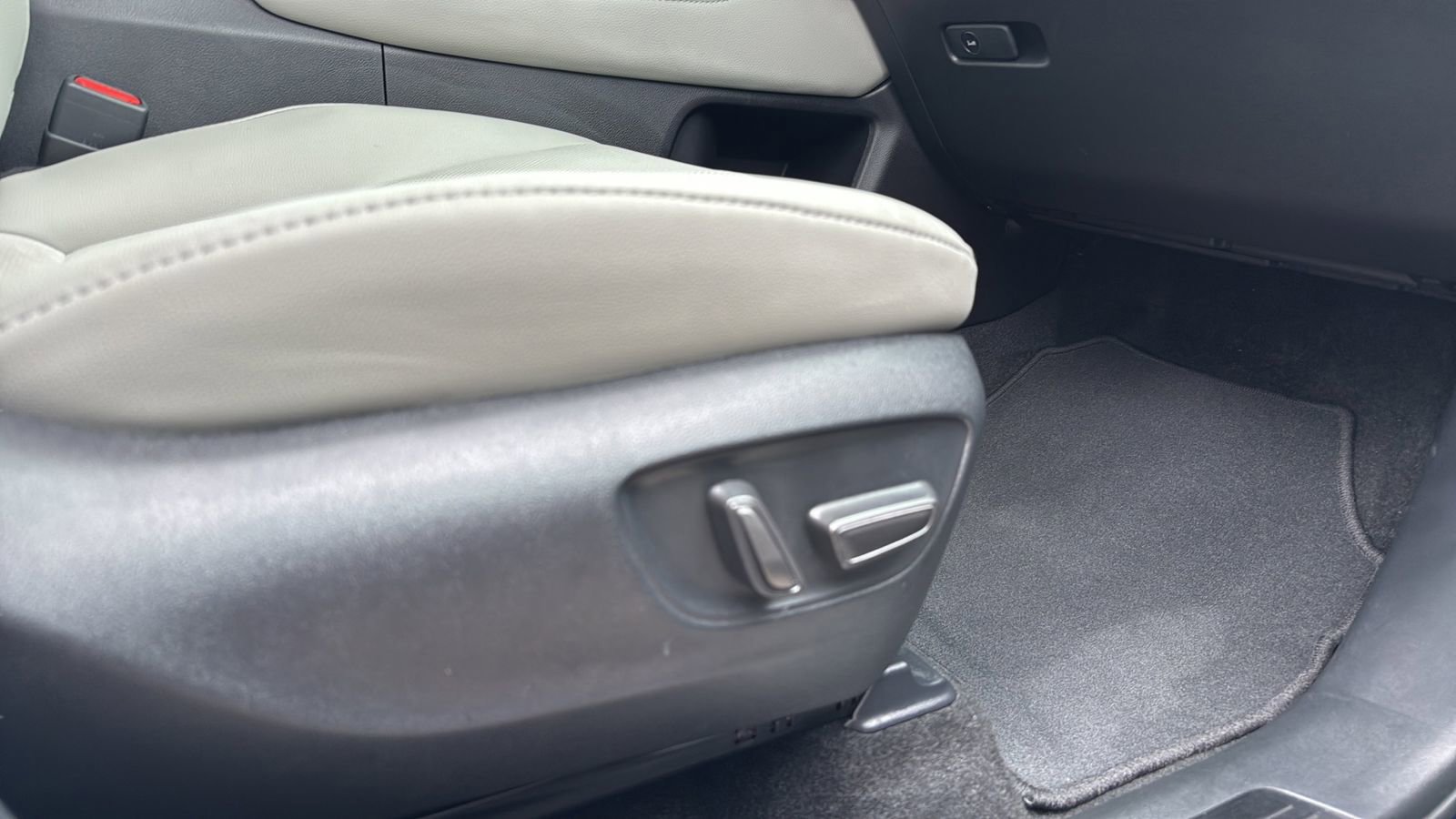 Used 2025 Toyota Grand Highlander AWD Hybrid image 24