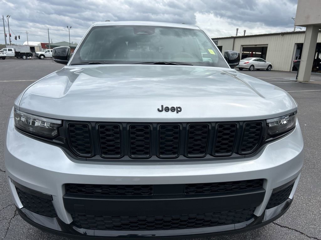 Used 2025 Jeep Grand Cherokee L Limited w/ Black Appearance Package AWD/4WD image 42