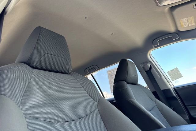 Used 2022 Toyota RAV4 LE AWD/4WD image 19