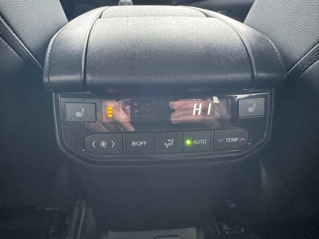 Used 2024 Toyota Highlander Platinum image 17