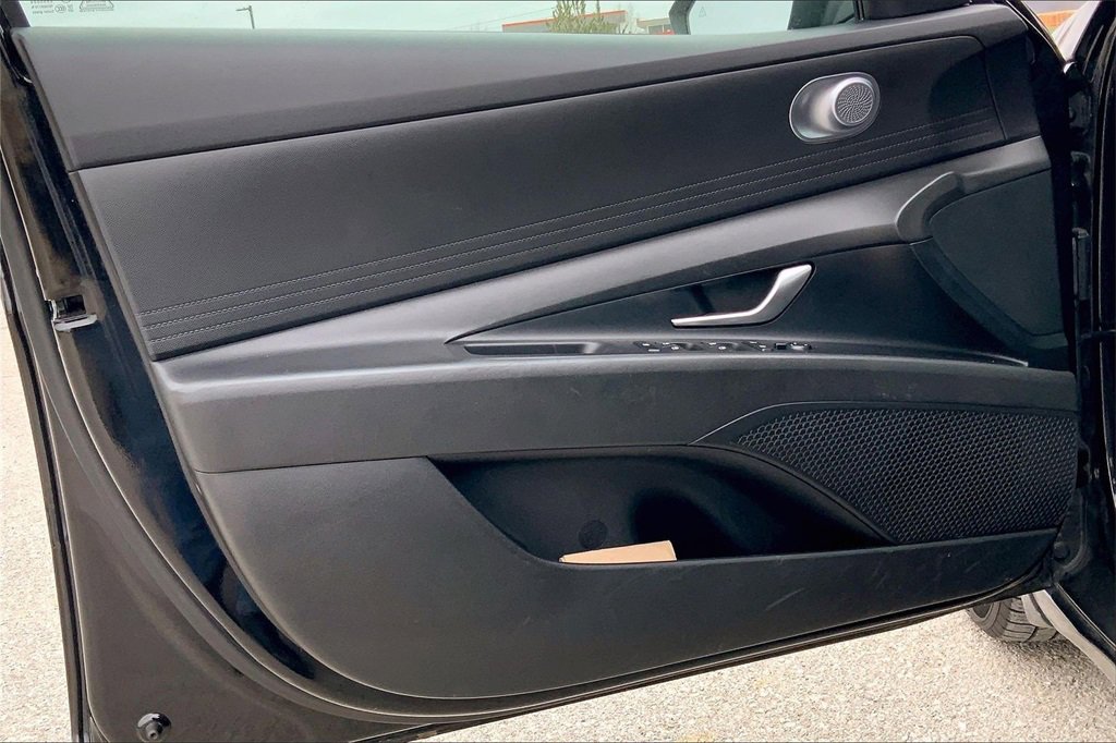 Used 2023 Hyundai Elantra SEL image 19