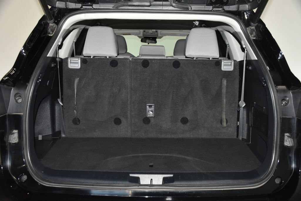 Used 2023 Toyota Highlander LE AWD/4WD image 30