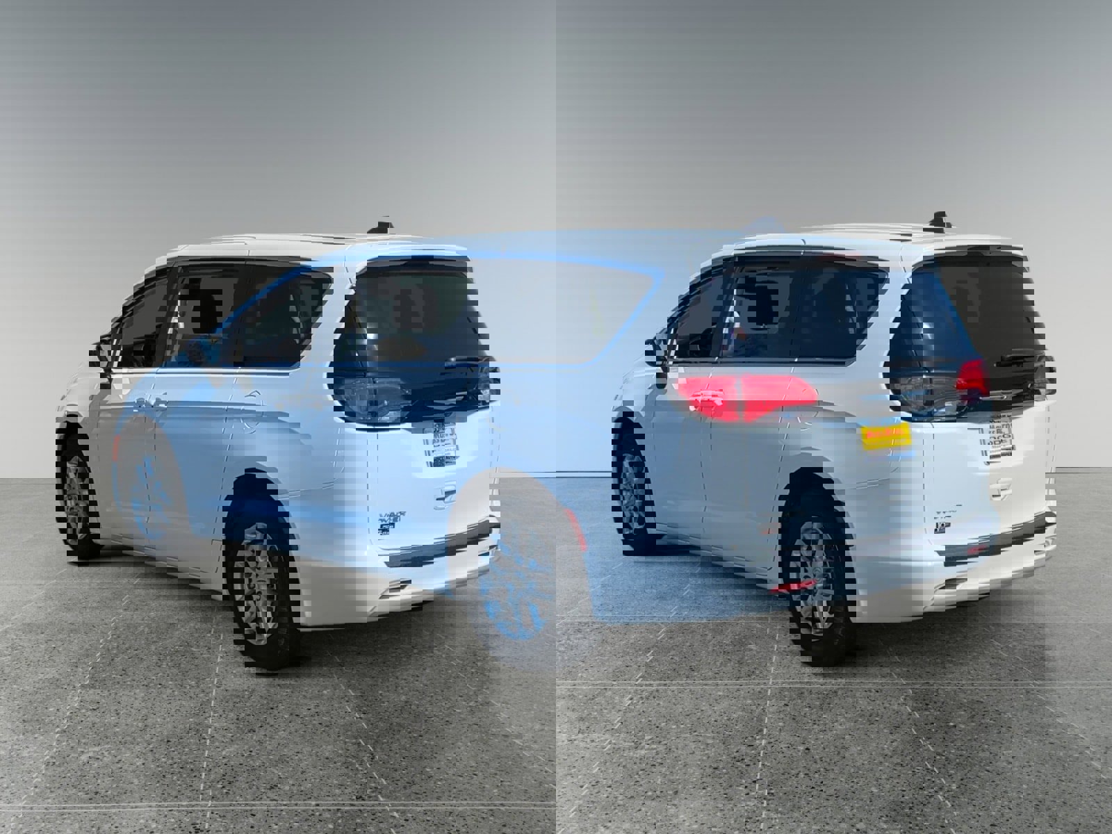 Used 2024 Chrysler Voyager LX image 3