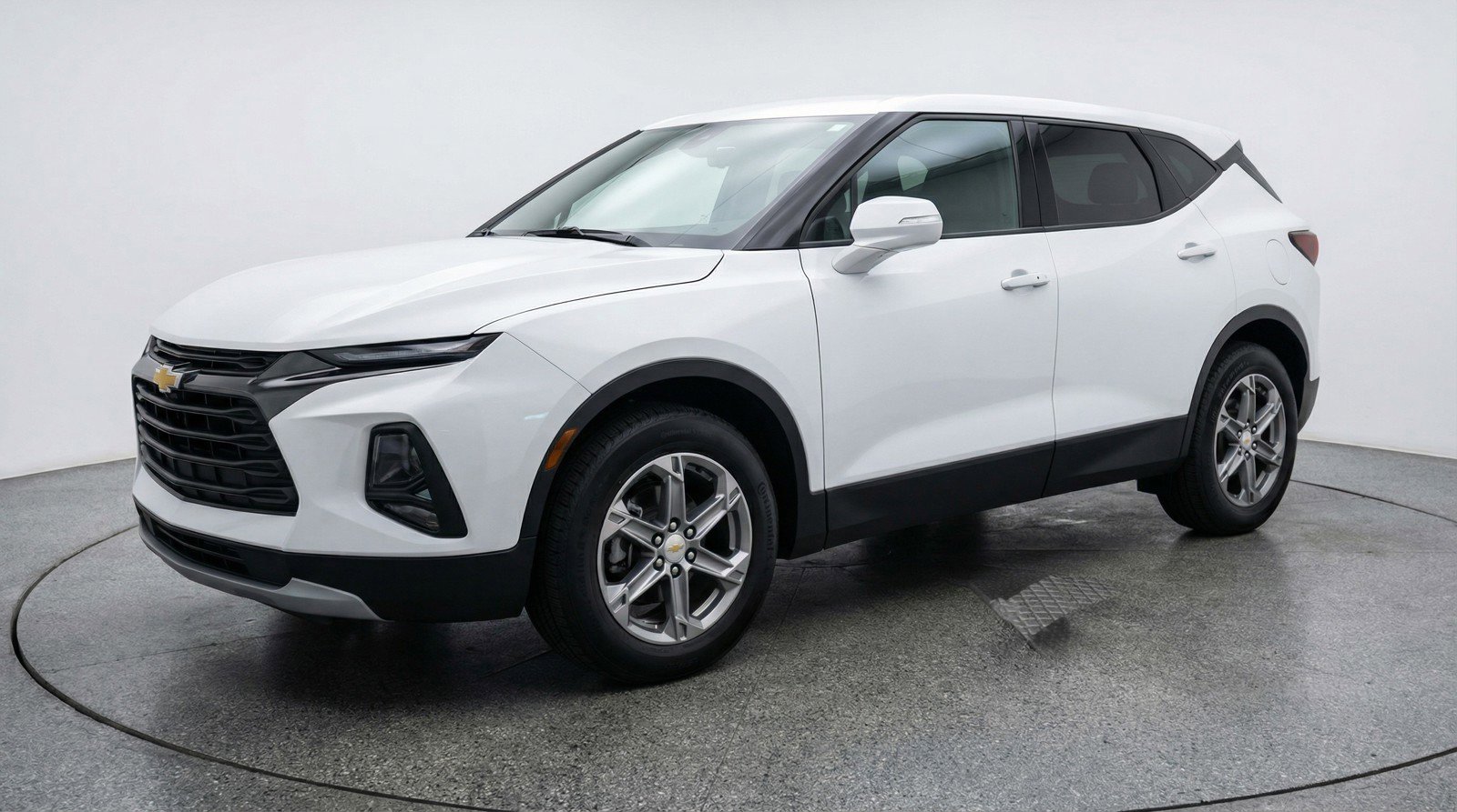 Used 2025 Chevrolet Blazer LT image 3