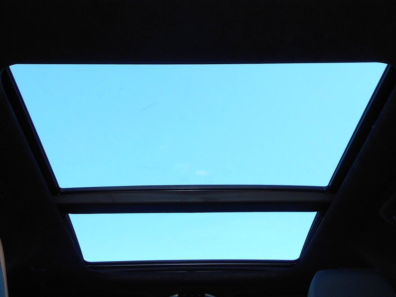 New 2027 Chrysler Pacifica Pinnacle w/ Theater Group FWD image 14