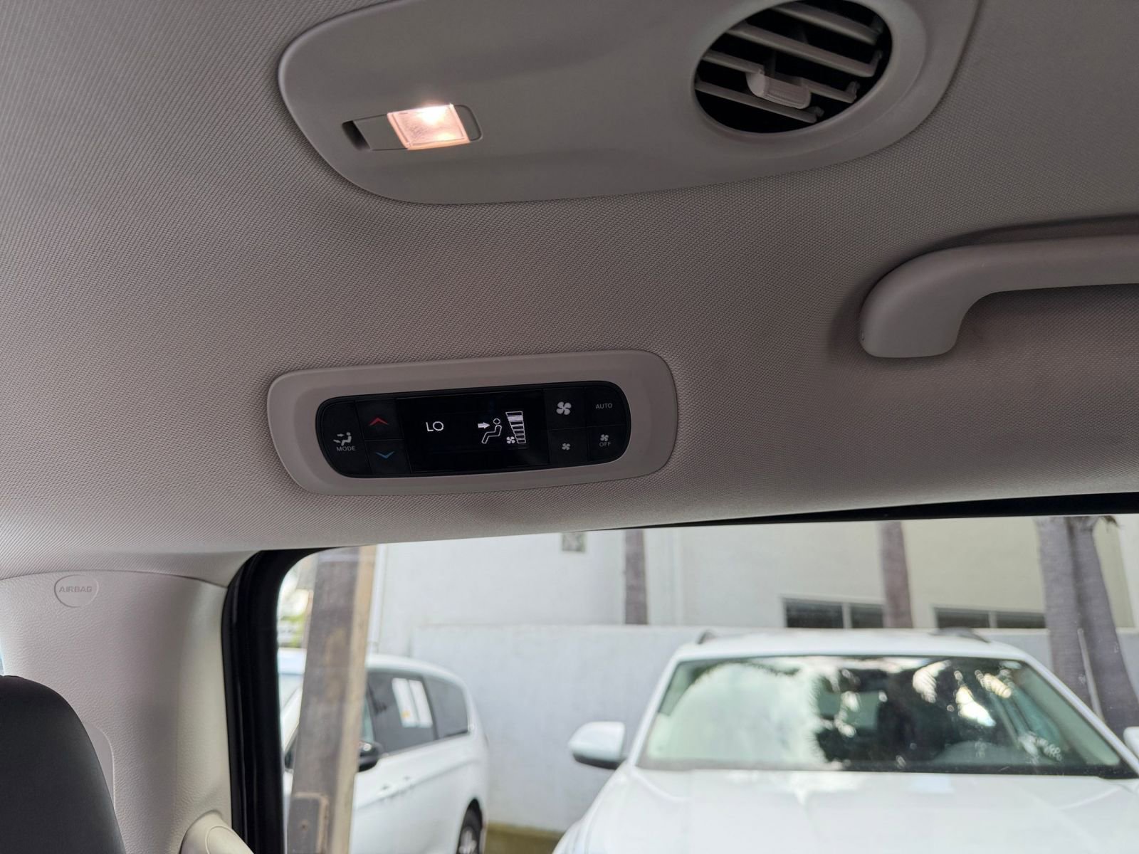 Used 2023 Chrysler Pacifica Touring-L image 24