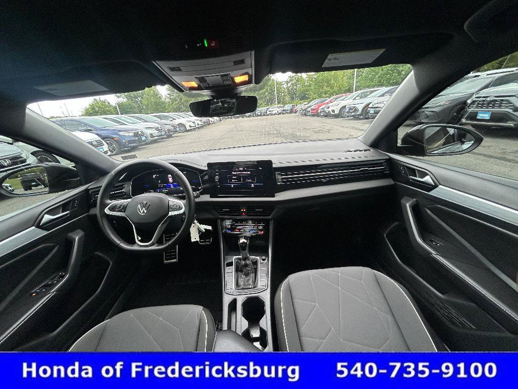 Used 2025 Volkswagen Jetta Sport FWD image 28