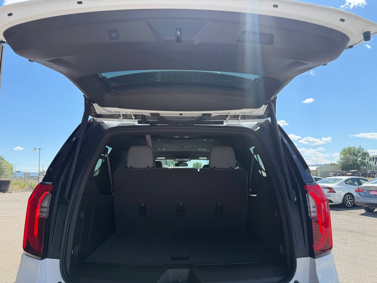 Used 2025 GMC Yukon XL Elevation AWD/4WD image 30
