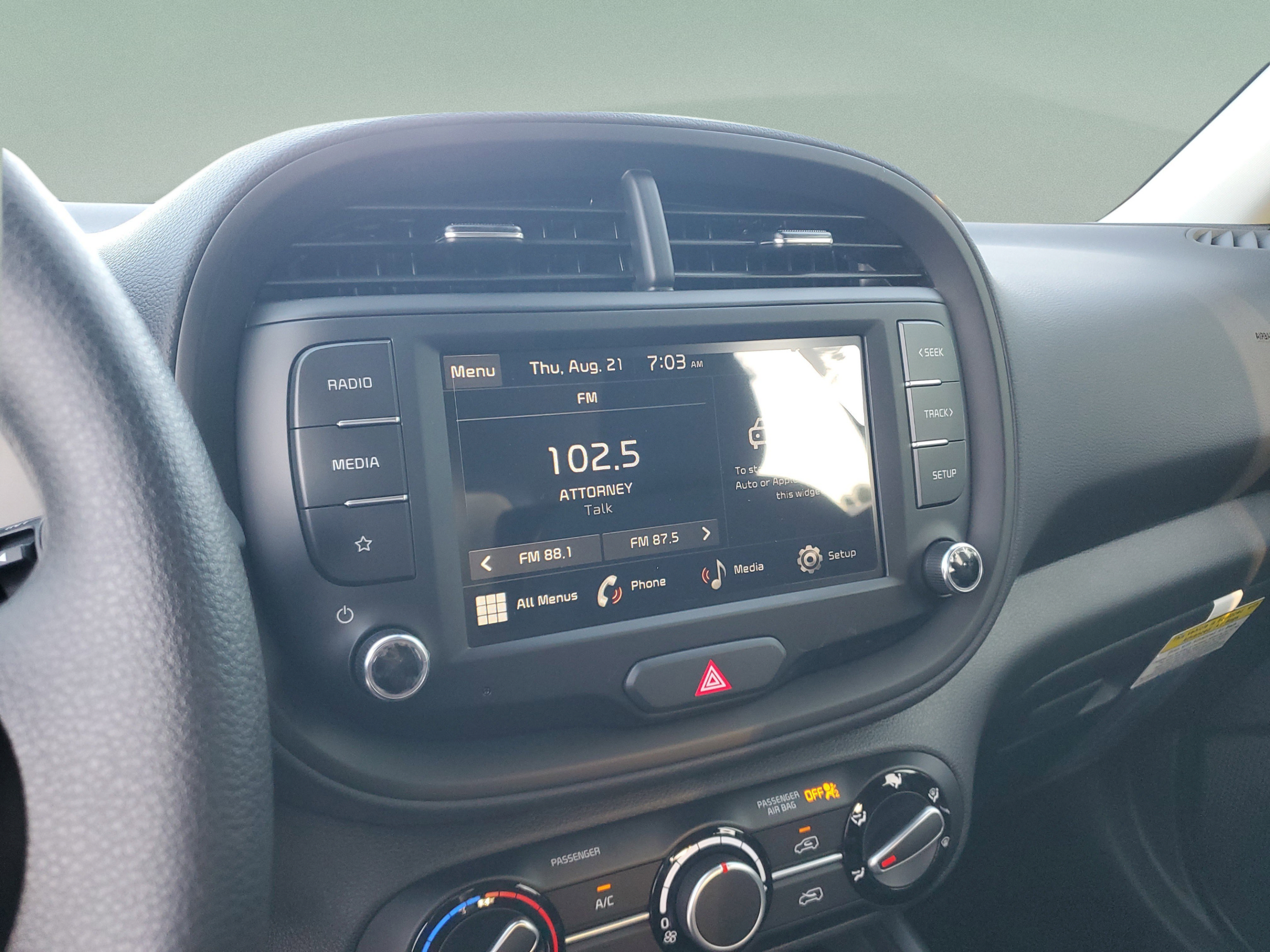 Used 2025 Kia Soul LX FWD image 10