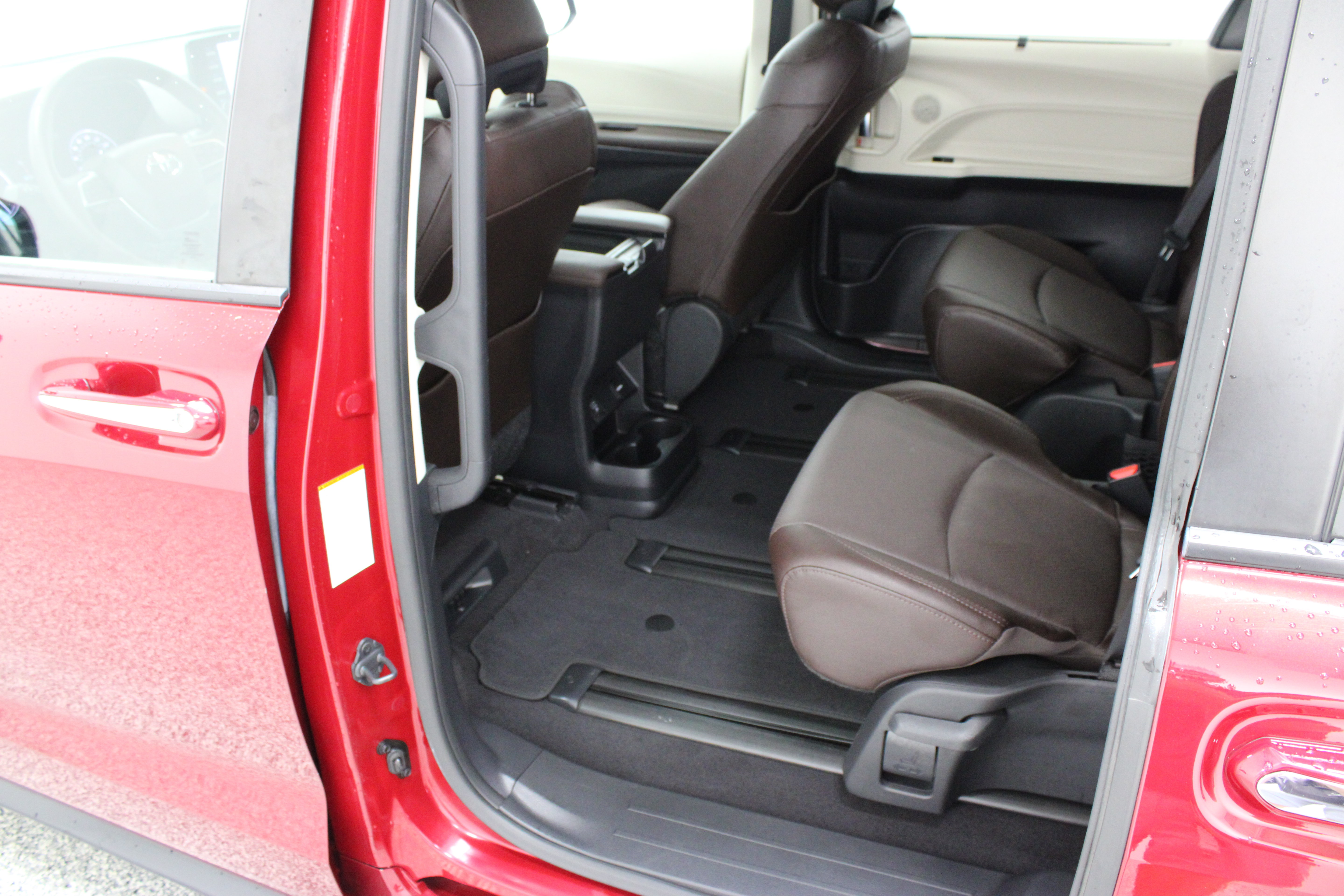 Used 2024 Toyota Sienna Platinum AWD/4WD image 29