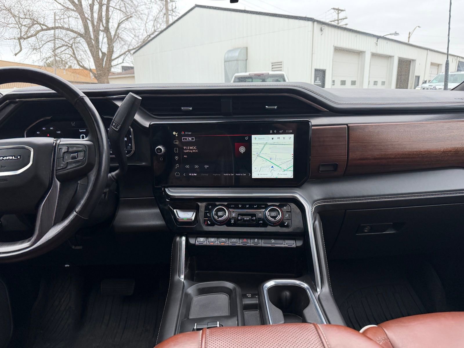 Used 2025 GMC Sierra 2500 Denali Ultimate image 18