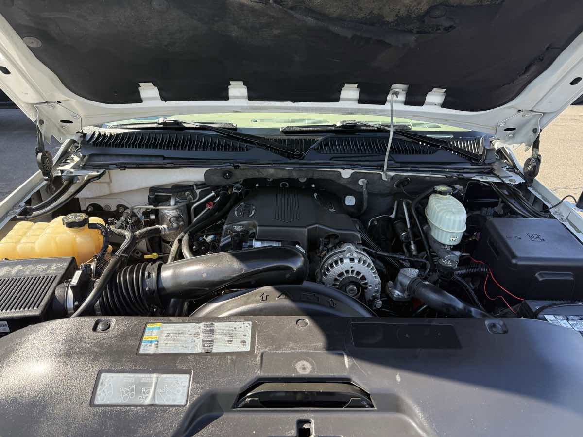 Used 2006 Chevrolet Suburban 2500 LT w/ Preferred Equipment Group image 25