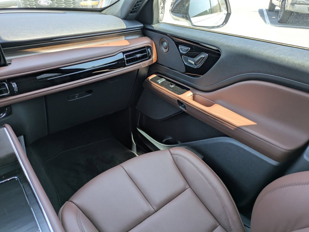 New 2026 Lincoln Aviator Reserve RWD image 16