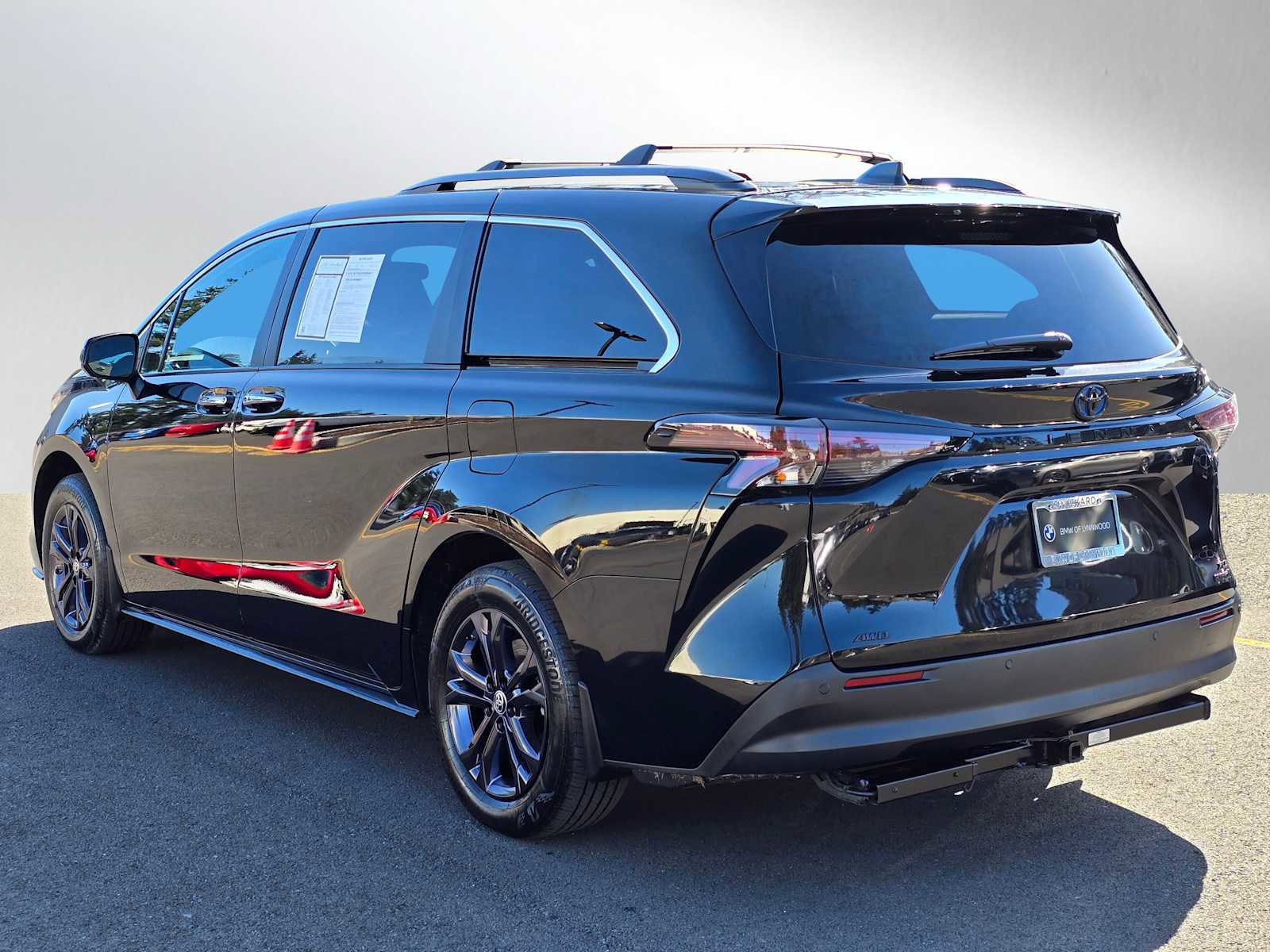 Used 2024 Toyota Sienna XLE Woodland Edition AWD/4WD image 5