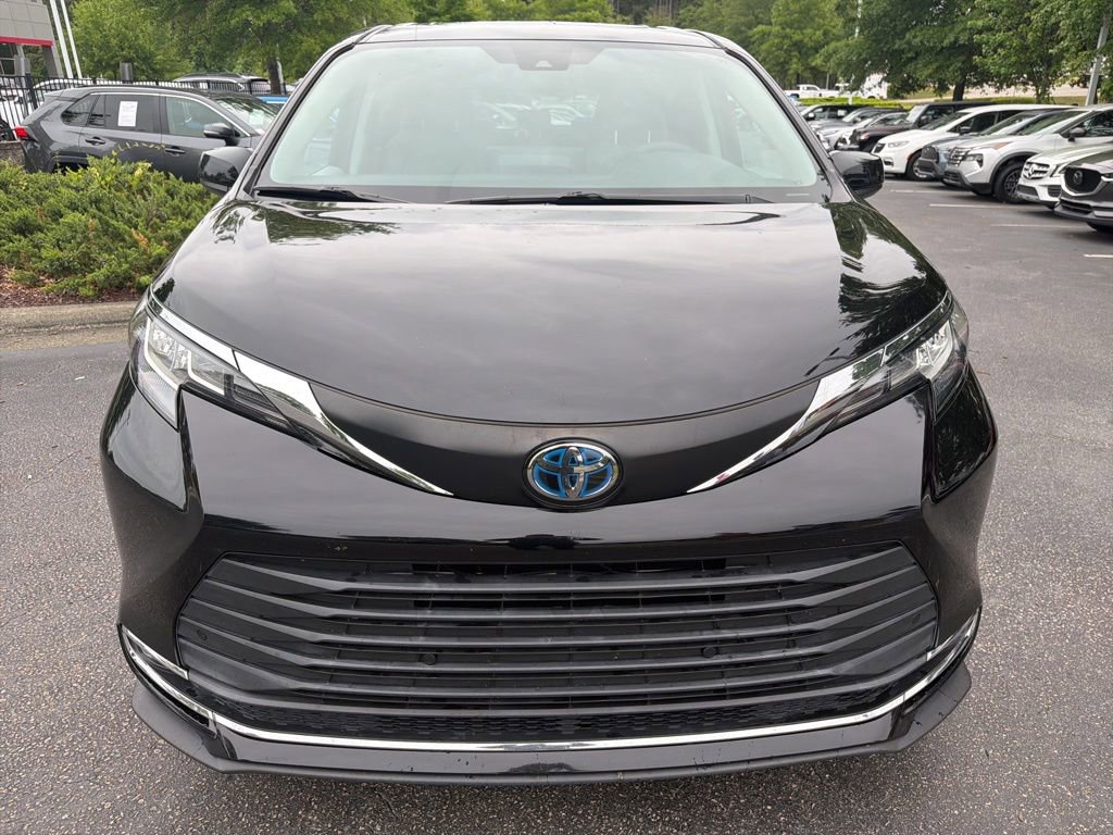 Used 2023 Toyota Sienna XLE FWD image 26