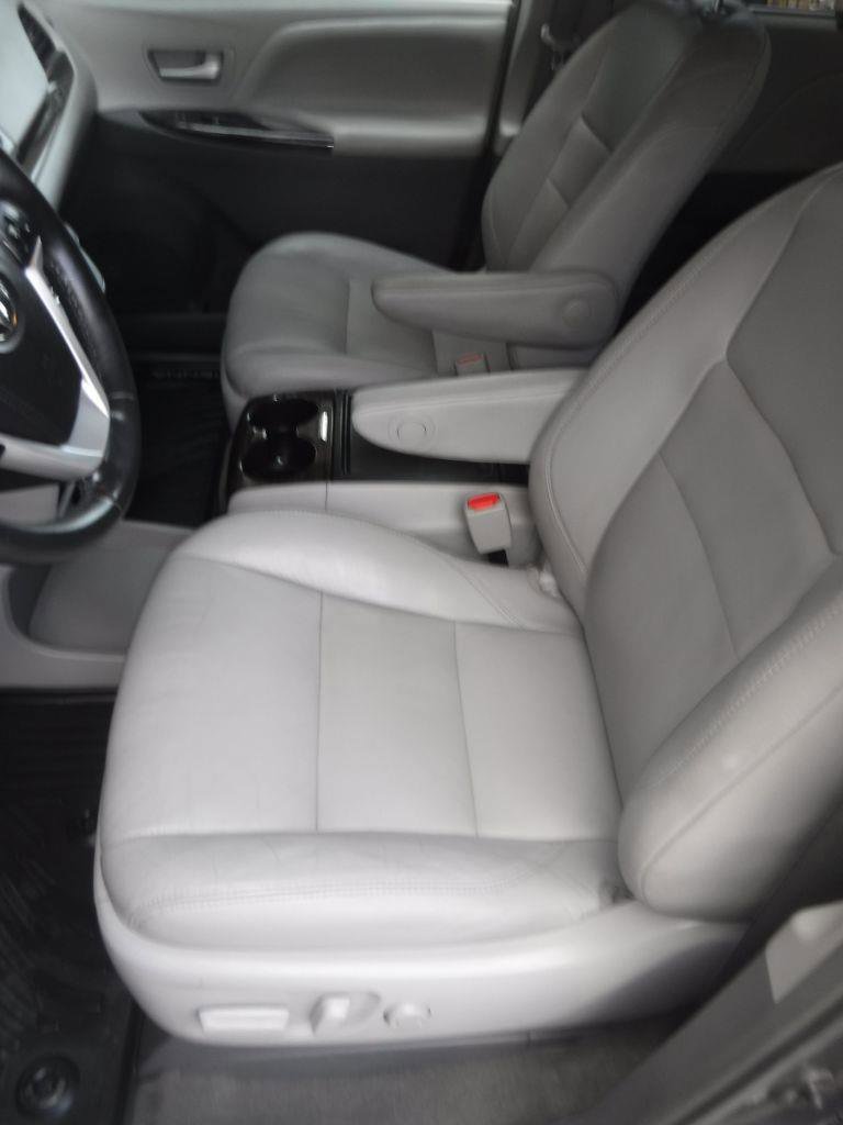 Used 2017 Toyota Sienna AWD image 22