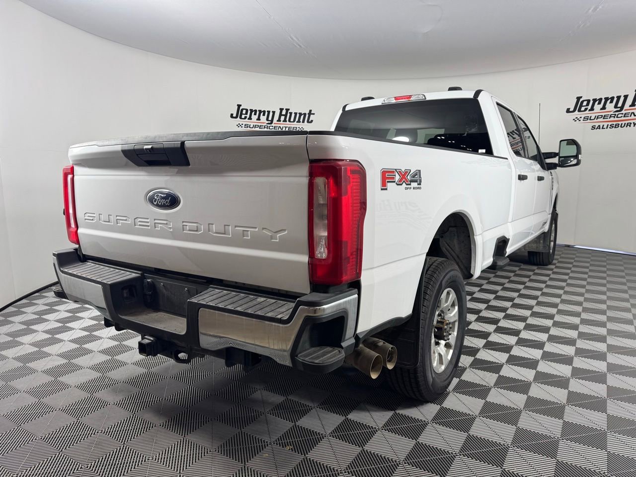 Used 2024 Ford F350 XLT w/ FX4 Off-Road Package image 9