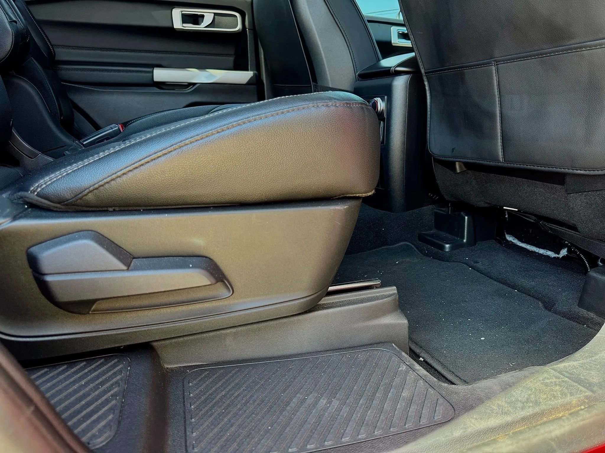 Used 2020 Ford Explorer XLT w/ Equipment Group 202A image 22