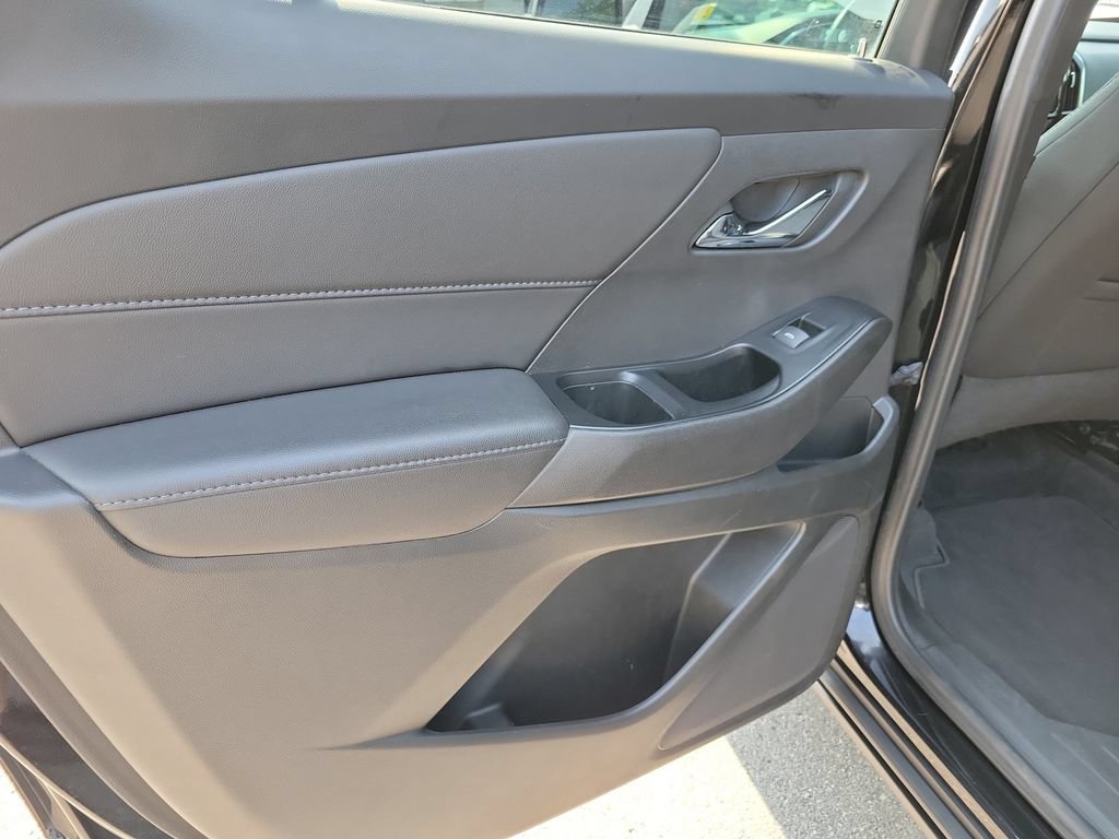 Used 2022 Chevrolet Traverse LT FWD image 18