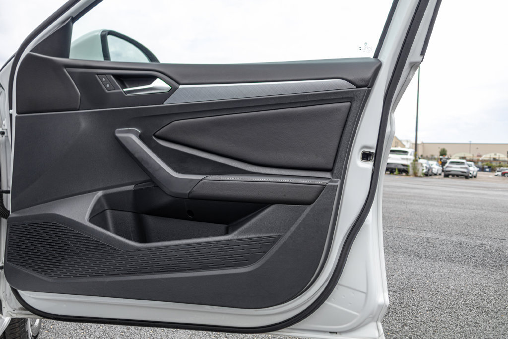 Certified 2023 Volkswagen Jetta SE w/ Panoramic Sunroof Package FWD image 34