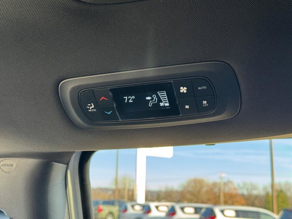 New 2026 Chrysler Pacifica Select AWD/4WD image 11