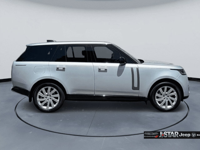 Used 2024 Land Rover Range Rover SE AWD/4WD image 4