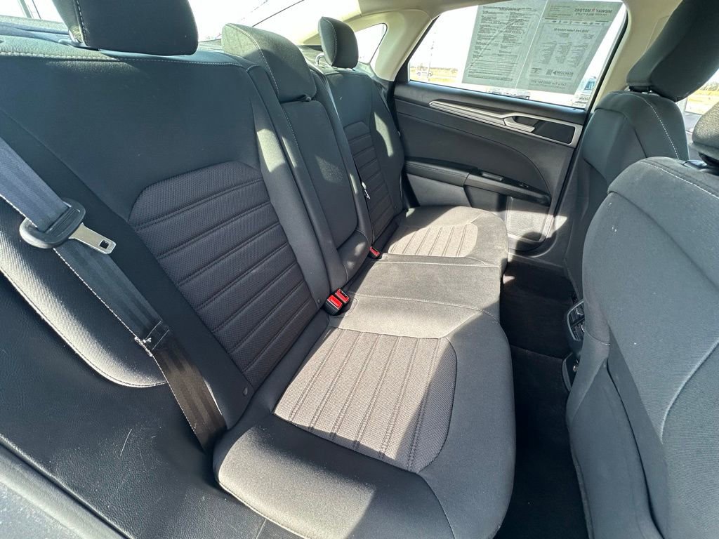 Used 2020 Ford Fusion SE image 28