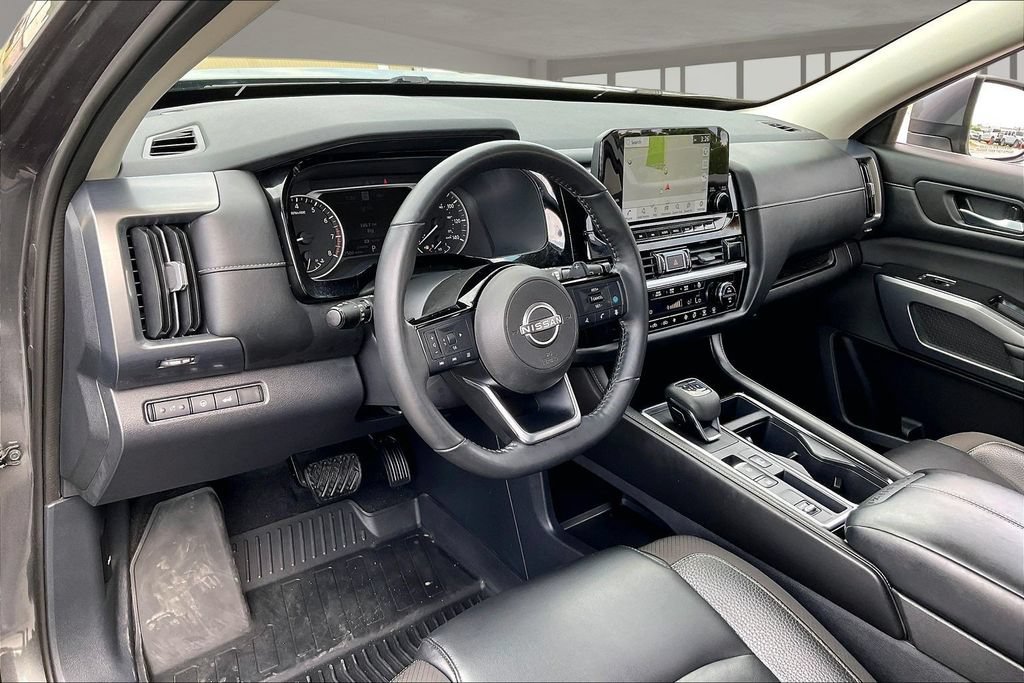 Used 2022 Nissan Pathfinder SL FWD image 16