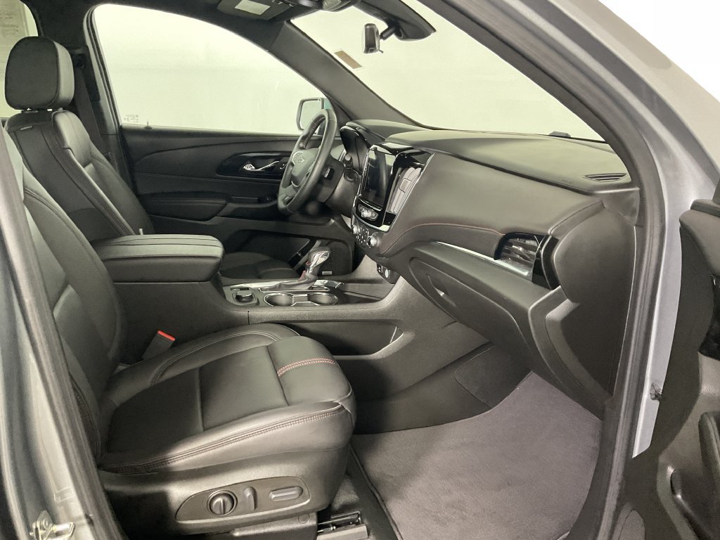 Used 2023 Chevrolet Traverse RS FWD image 26