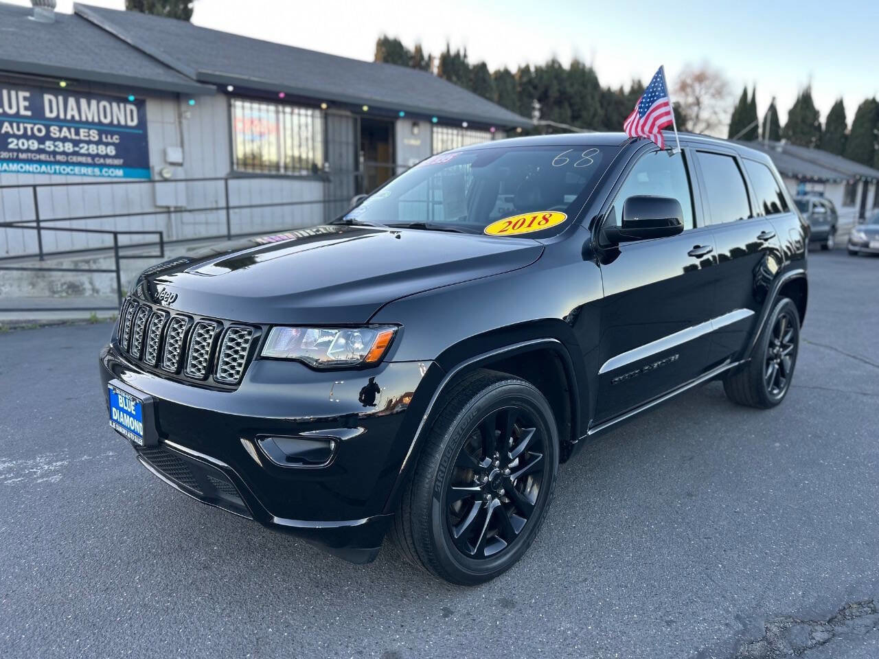 Used 2018 Jeep Grand Cherokee Altitude RWD image 4