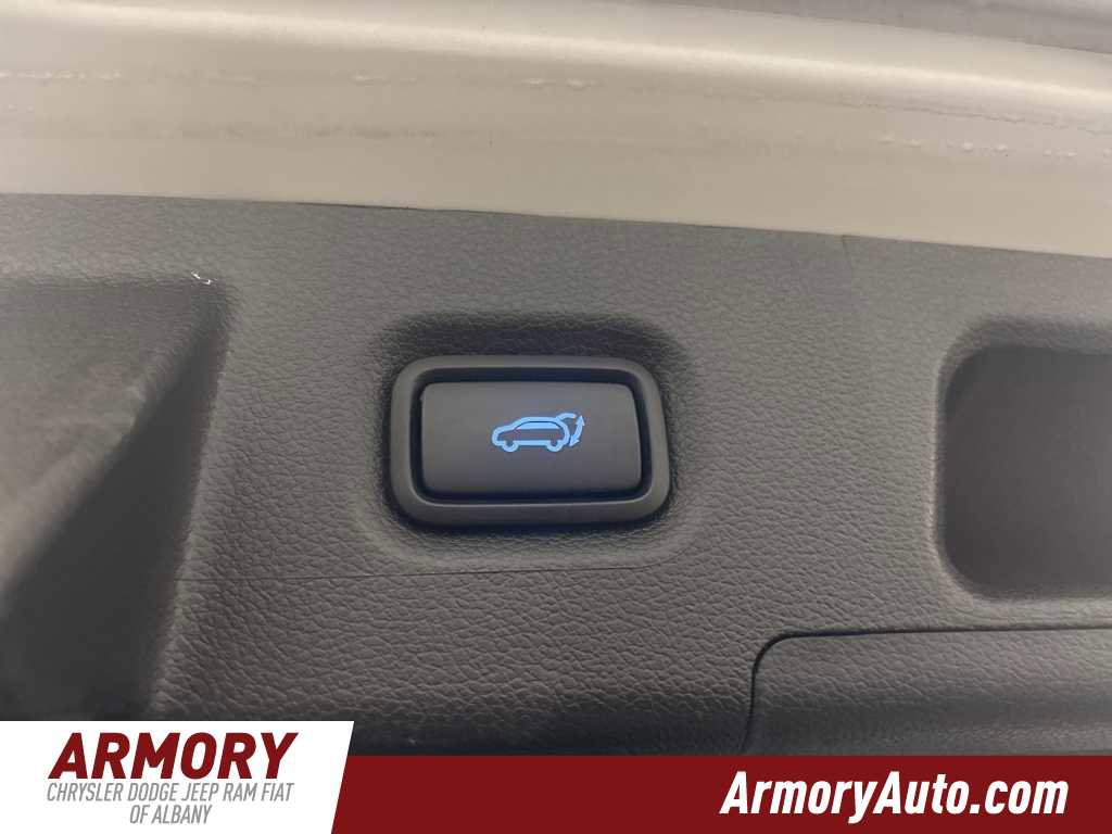 Used 2023 Hyundai Santa Fe Limited image 31