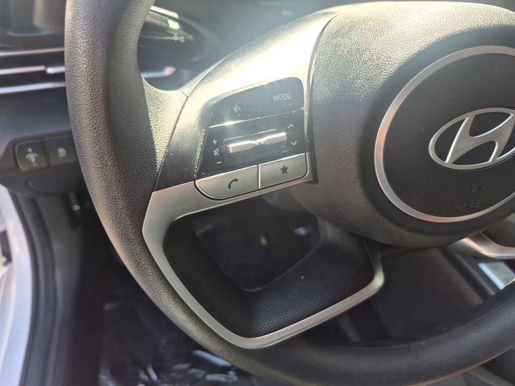 Used 2025 Hyundai Elantra SE w/ Cargo Package image 14