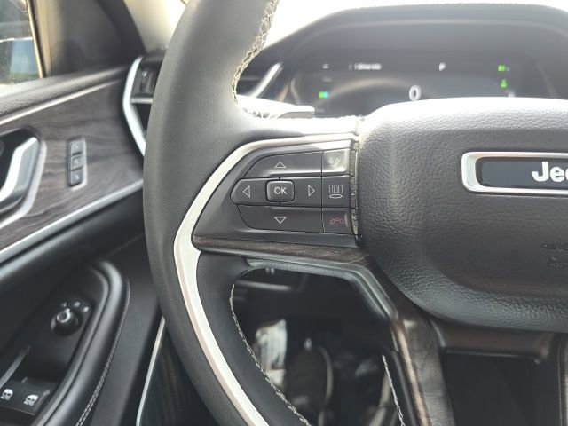 Used 2023 Jeep Grand Cherokee 4WD 4xe image 14