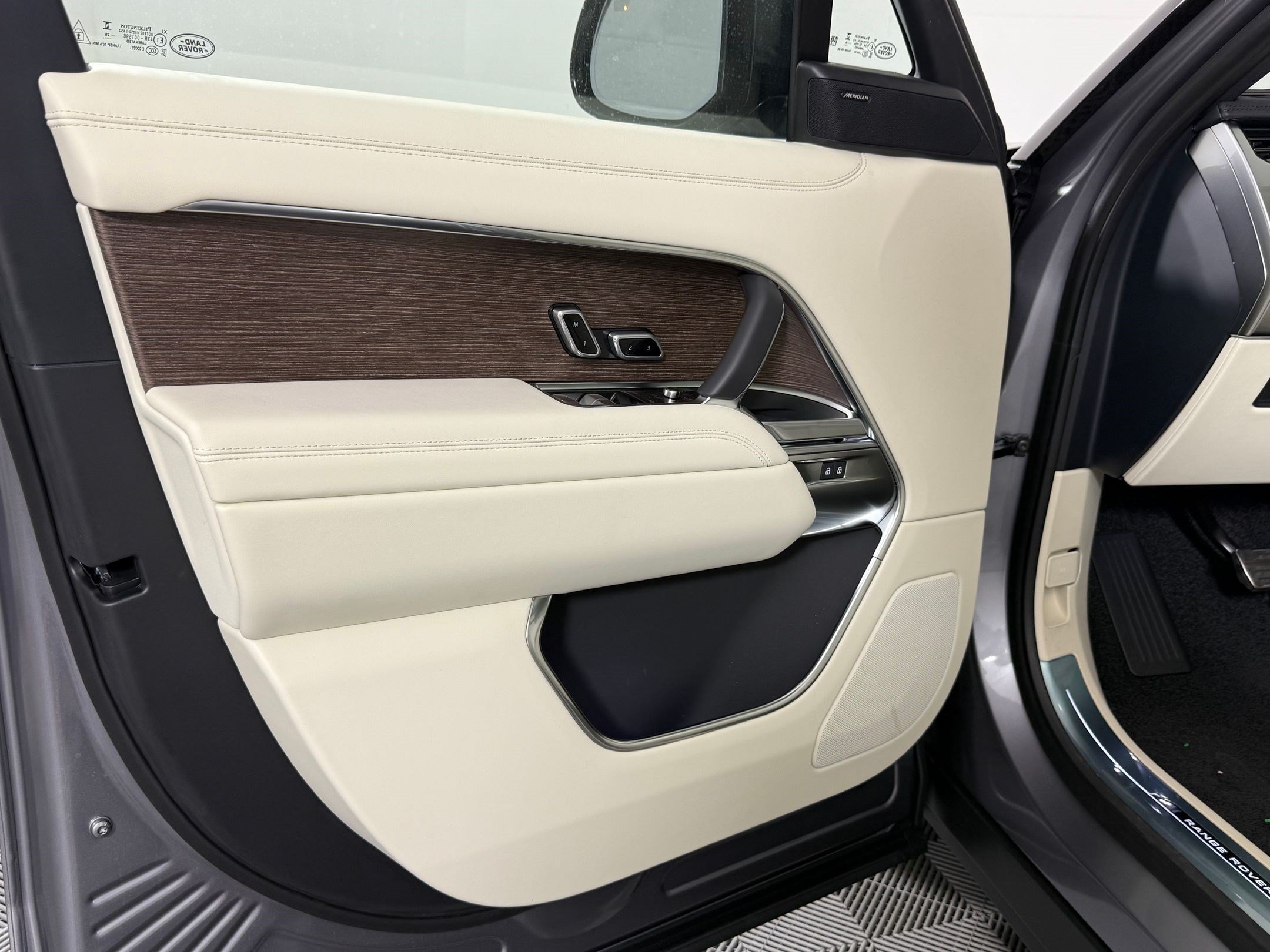New 2026 Land Rover Range Rover SE AWD/4WD image 14