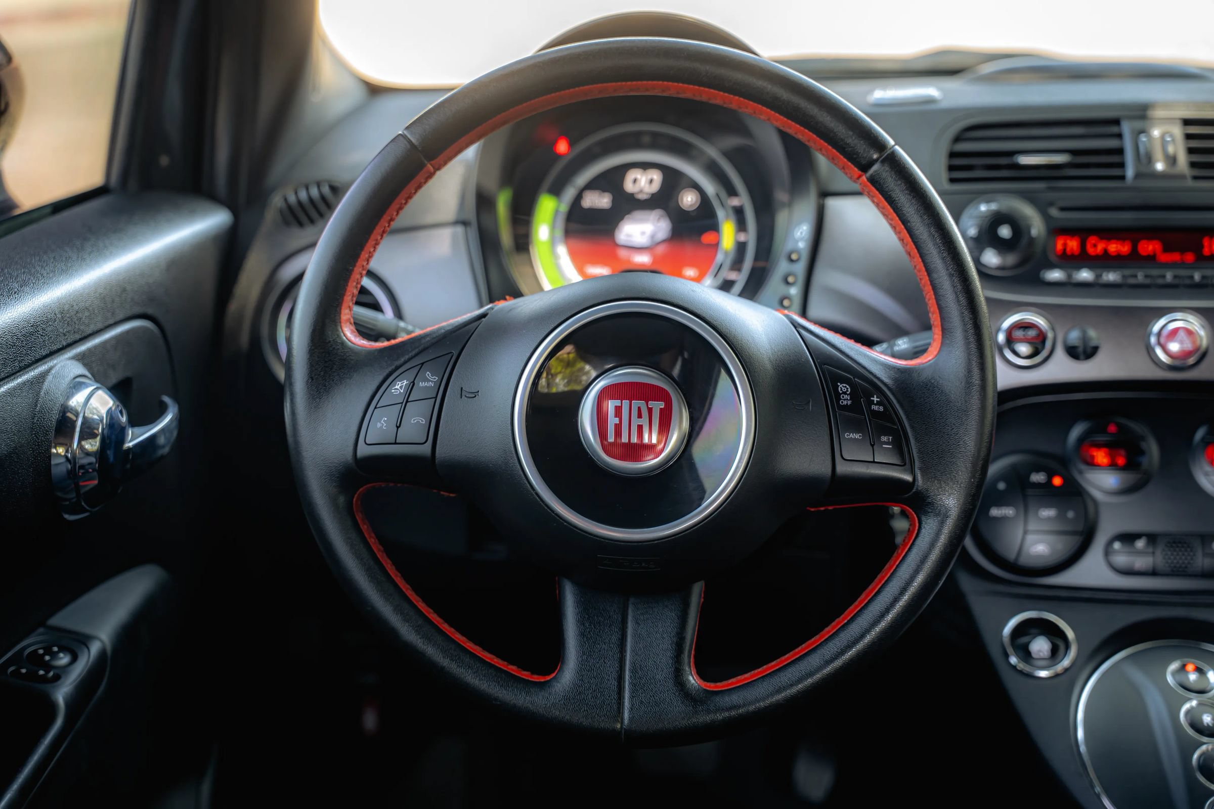 Used 2015 FIAT 500 e FWD image 32